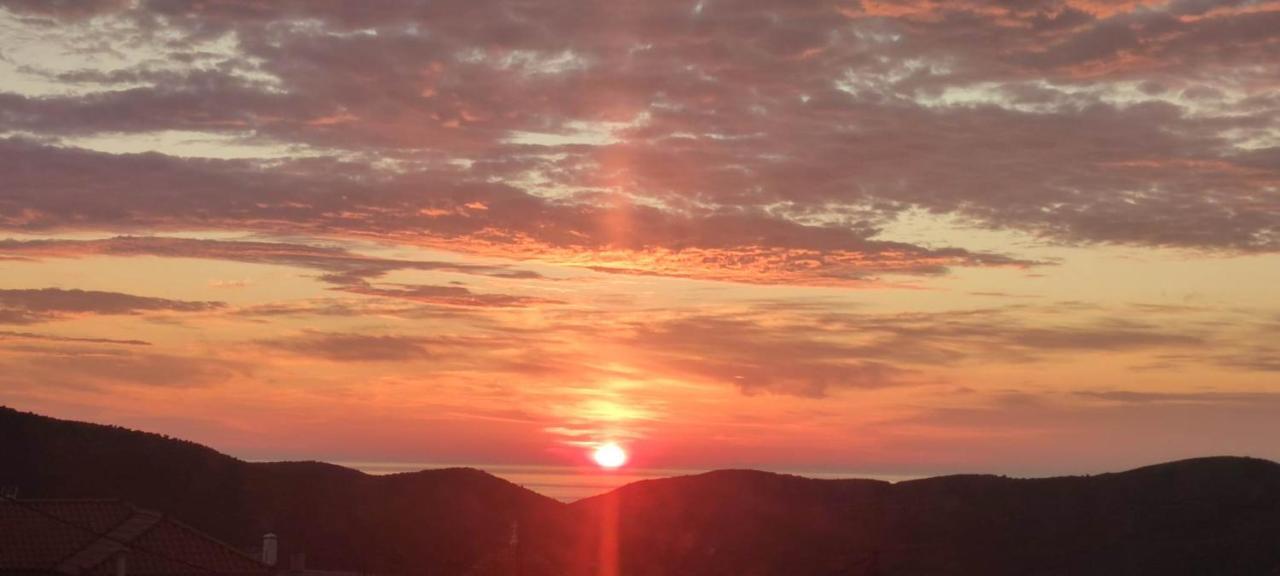 Rising Sun Guesthouse Mesochoria Esterno foto